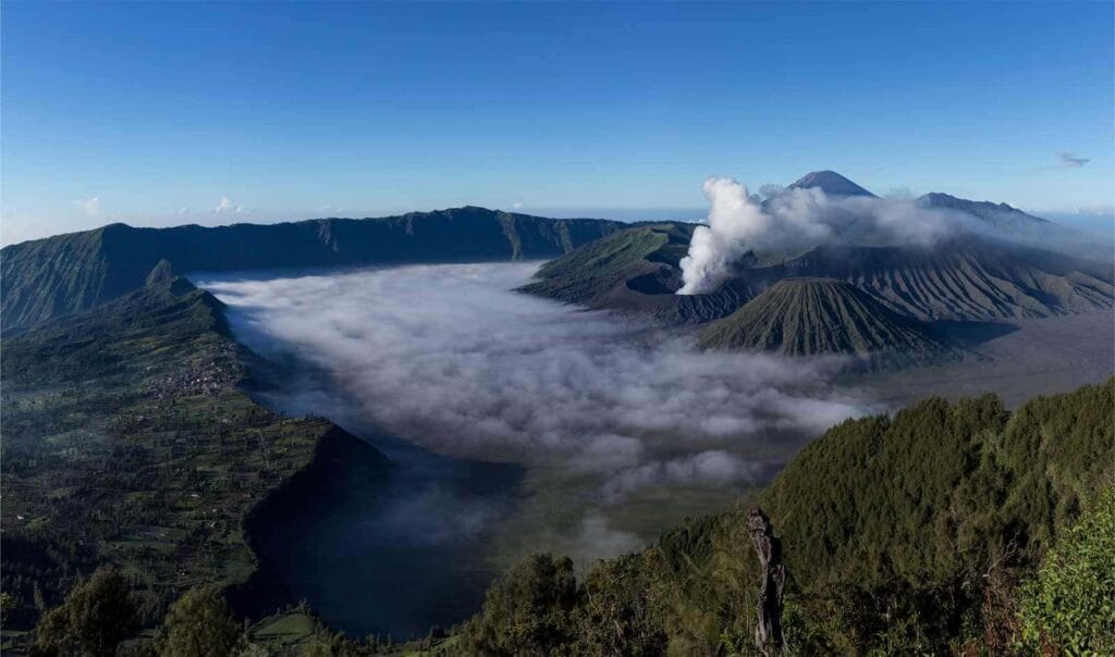 Morze Piasku w kalderze Tengger na Jawie, Indonezja