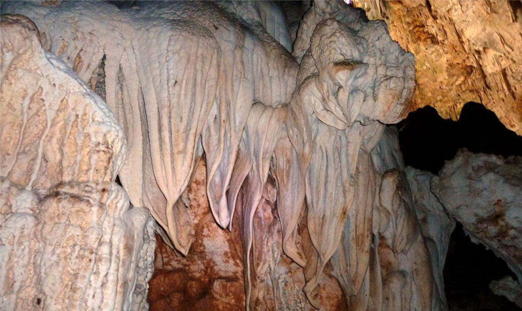 Park Narodowy Barra Honda w Kostaryce, na Półwyspie Nicoya (prowincja Guanacaste, północno-zachodnia Kostaryka) Park Narodowy Barra Honda w Kostaryce, na Półwyspie Nicoya (prowincja Guanacaste, północno-zachodnia Kostaryka)