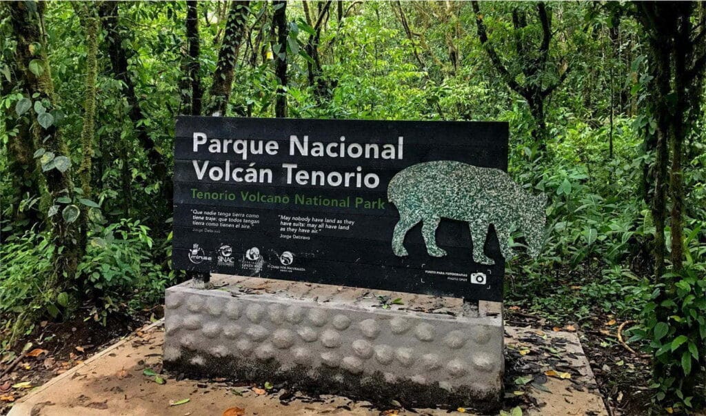 Park Narodowy Volcán Tenorio w prowincji Alajuela w północnym regionie Kostaryki Park Narodowy Volcán Tenorio w prowincji Alajuela w północnym regionie Kostaryki