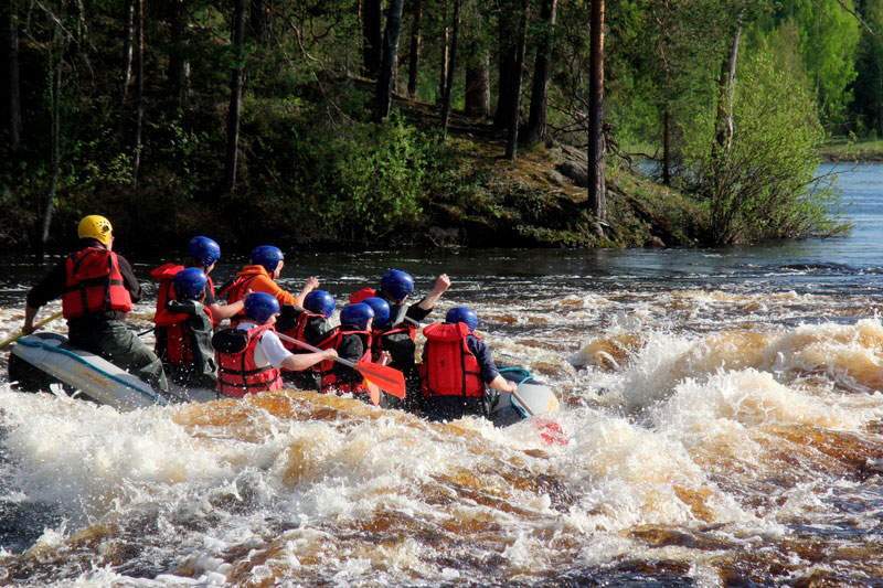 Rzeka Kitkajoki w Oulanka Park Narodowy, Finlandia
