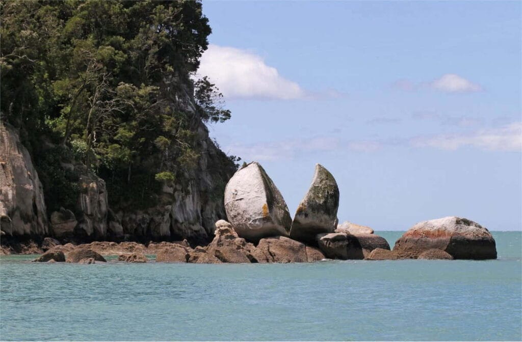 Split Apple Rock. Nowa Zelandia