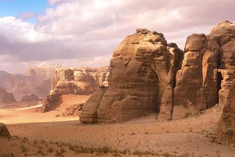 Krajobrazy Wadi Rum, formacje skalne i kaniony, Akaba, Jordania